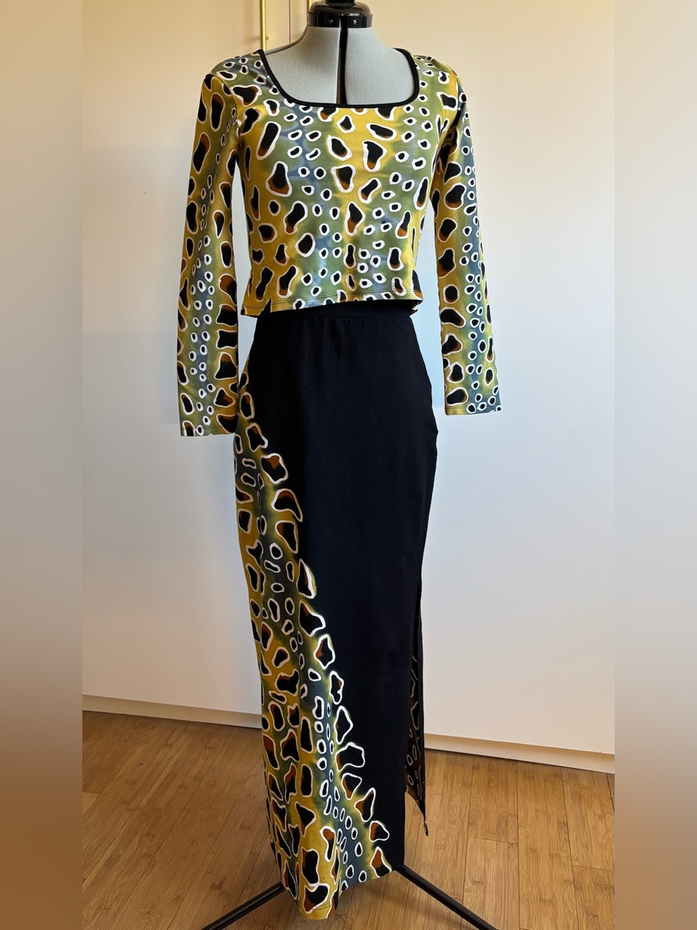 NEVER WORN 90’s Vintage Festival Stretch Skirt & Shirt Set- Funky Animal Print